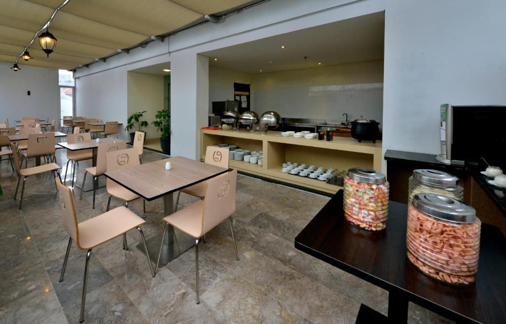 Zodiak Asia Afrika By Kagum Hotels Bandung Buitenkant foto